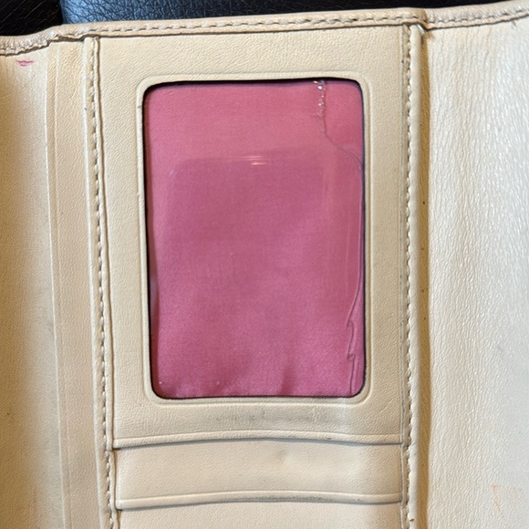 Vintage Coach White Leather Tri-fold Wallet Snap Closure - Picture 3 of 7